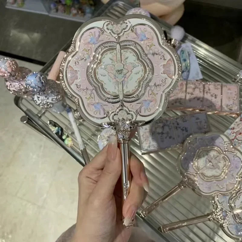 Flower Knows Butterfly Cloud Collar Kollektion Kosmetikspiegel Handspiegel Exquisites Relief Make-up-Tools Meerjungfrauen-Spiegel